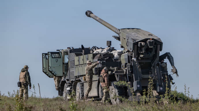 Ukrainian airborne troops show video of Caesar artillery system in action