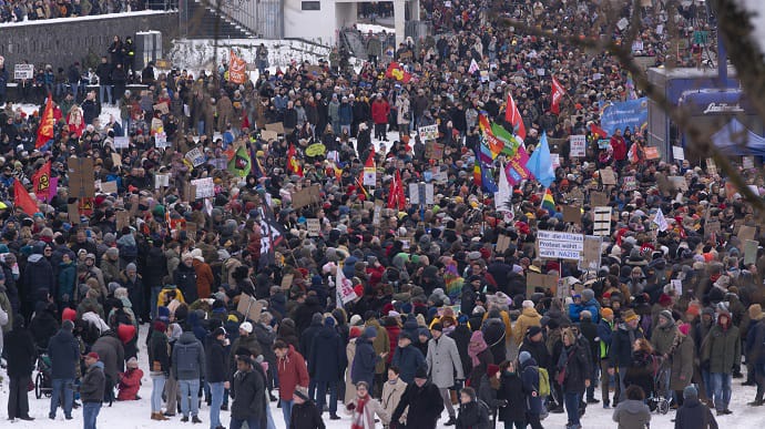 У Німеччині на вихідних 1,4 млн людей вийшли на демонстрації проти ультраправої партії АдН
