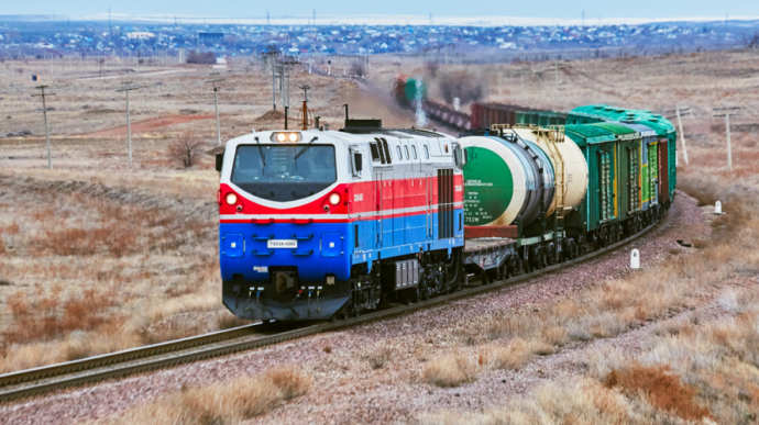 Казахстан прекращает возить нефтепродукты в порт РФ, где горела нефтебаза - Reuters