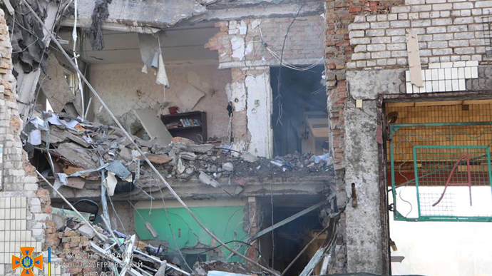 Удар по АТП в Дніпрі: з-під завалів дістали 2 загиблих 