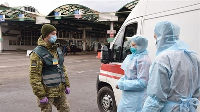 Кабмін дозволив проводити при в'їзді з Криму й ОРДЛО тест на антиген