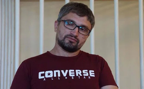 В Крыму суд оставил под арестом активиста Мемедеминова