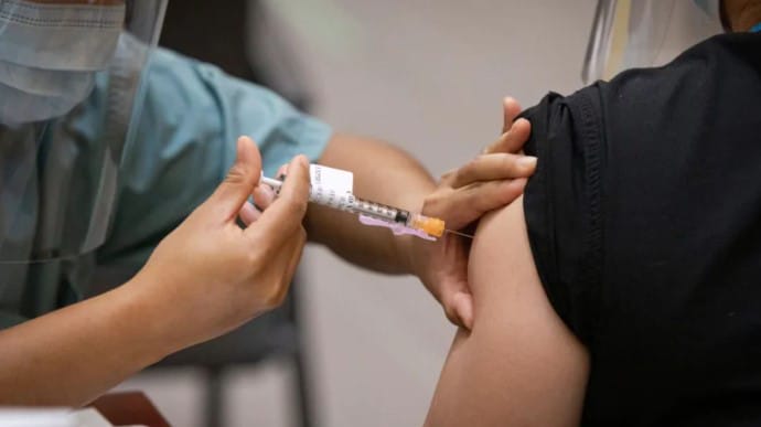 Британия вакцинировали рекордные более 711 тысяч человек за сутки