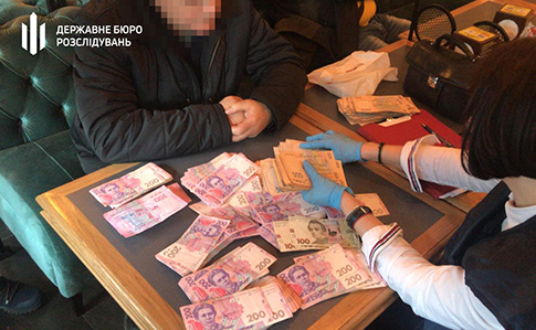 В Киеве голову ОО задержали за подстрекательство дать $20 тысяч взятки