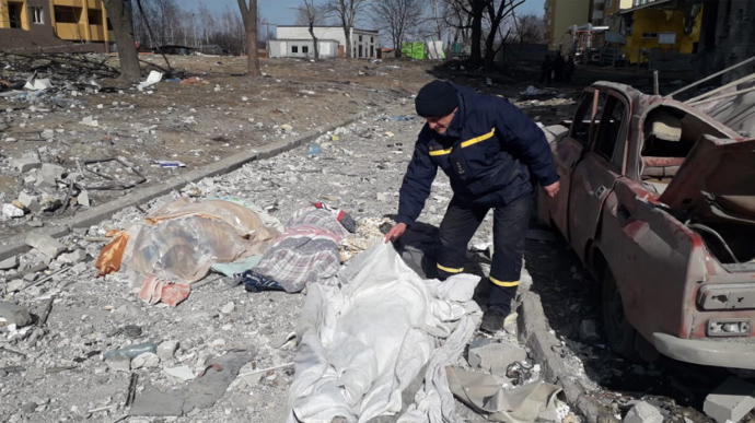 В Чернигове из-под завалов общежития достали 5 погибших