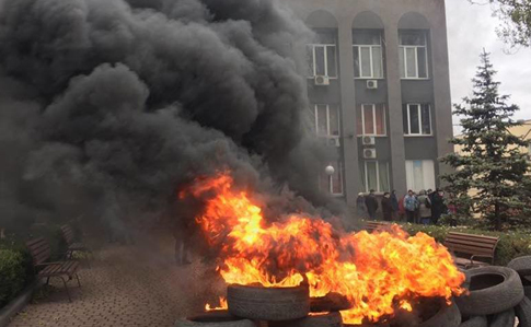 В Кривом Роге газовый бунт – люди зажгли шины  