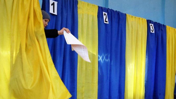 Кандидат от ЕС побеждает слугу и становится мэром в Украинке
