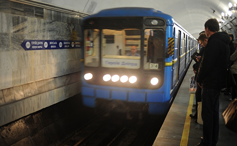У Києві на синій гілці метро стався збій. Роботу вже відновлено