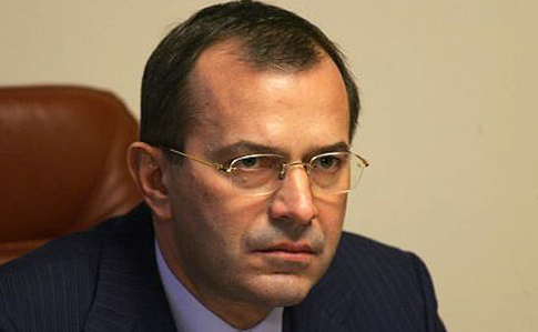 Главу администрации Януковича Интерпол тоже больше не ищет