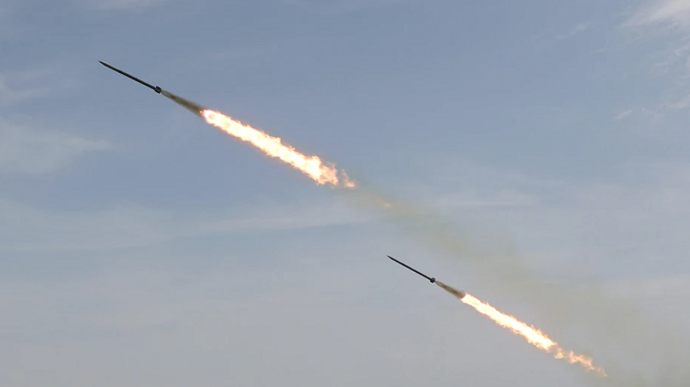 Ukrainian Air Force warns two oblasts of missile threat