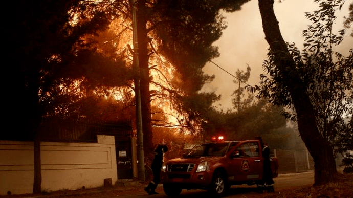 Двоє людей загинули внаслідок пожеж у Греції
