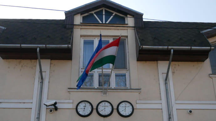 В Берегово на Закарпатье большинство совета заняли представители венгров