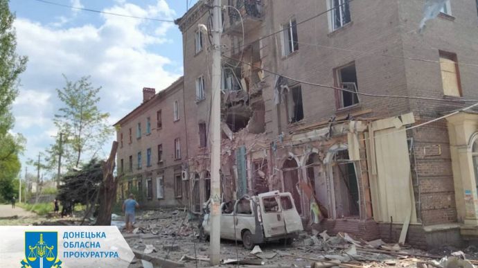 Russian forces attack Kostiantynivka, killing 2 people and injuring 10, including children