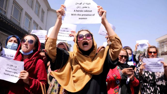 Таліби сльозогінним газом розігнали марш жінок в Кабулі