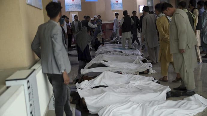 Из-за взрыва возле школы в Кабуле погибли по меньшей мере 55 человек – СМИ