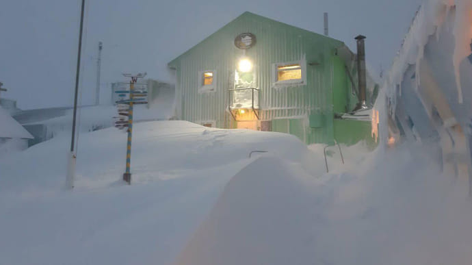 Бажаємо снігу, як в Антарктиді: українські полярники вітають з Новим роком
