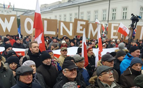 В Польше протесты оппозиции: демонстранты пришли к Президентскому дворцу