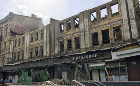 КГГА разрешила реконструкцию сгоревшего Центрального гастронома на Крещатике