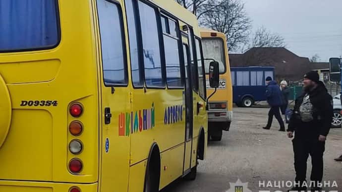 190 adults and children evacuated from border areas of Sumy Oblast – photo
