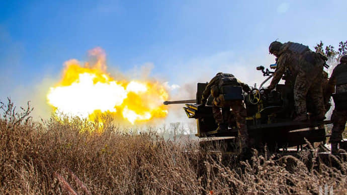 Ukrainian defenders kill 890 Russians and destroy 21 artillery systems