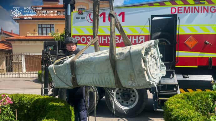 У Києві знешкодили бойову частину російської ракети, яка впала біля житлових будинків