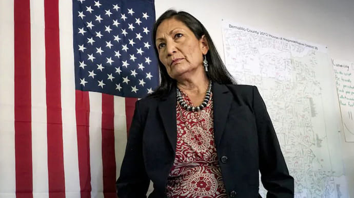 Байден впервые в истории США назначит в администрацию представительницу коренных народов