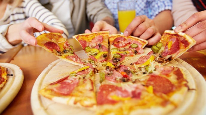 В Бельгии нарушителей карантина будут искать по количеству заказанной пиццы