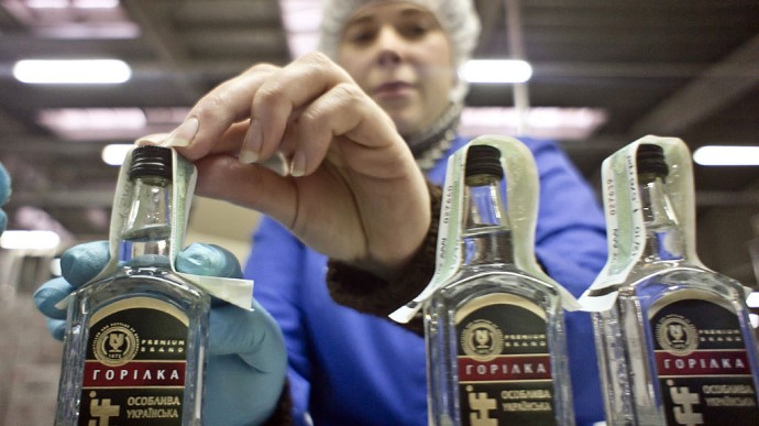 Окупант боїться купляти спиртне в Україні, бо отруять – перехоплення ГУР