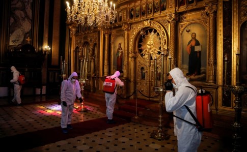Еще 4 священнослужителя подхватили COVID-19: в Лавре и монастыре УПЦ МП