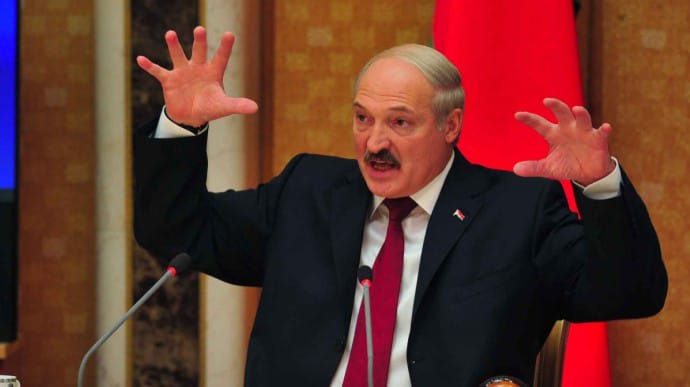 Лукашенко уже начал пугать протестующих коронавирусом