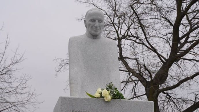В Польше открыли памятник украинскому священнику, погибшему в Майданеке
