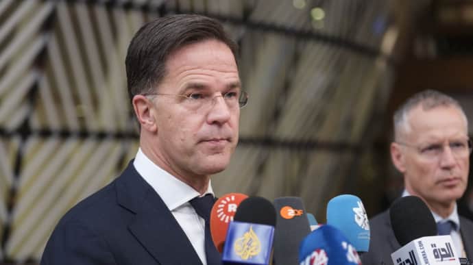 FT: NATO chief will urge US not to force Ukraine into unfavourable peace deal