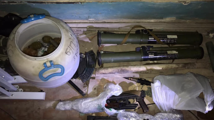 4 РПГ та десятки гранат: в будівлі столичної Нацакадемії знайшли зброю та вибухівку