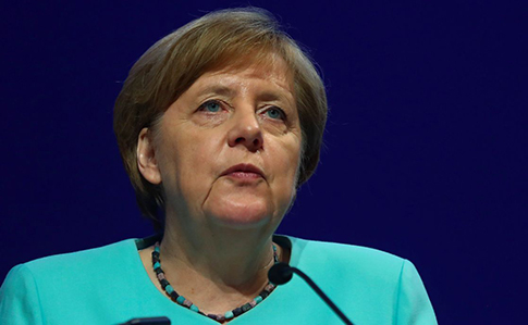 Меркель заявила про роботу над організацією саміту нормандської четвірки
