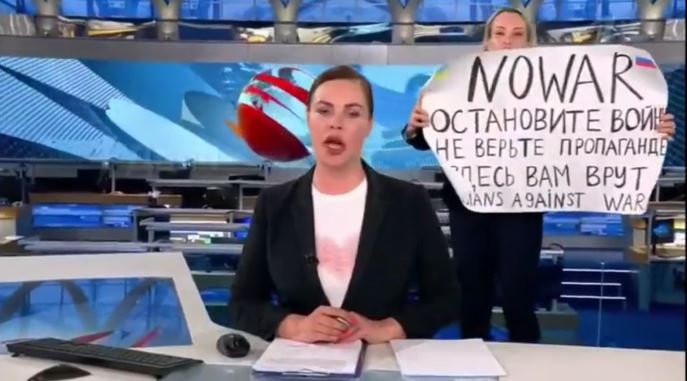 Под Москвой полиция задержала бывшего редактора Первого канала РФ Овсянникову