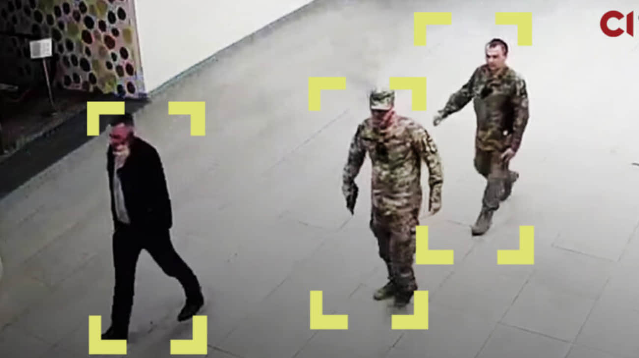 Ukraine's Security Service uses military enlistment office as revenge against journalist for investigation – video