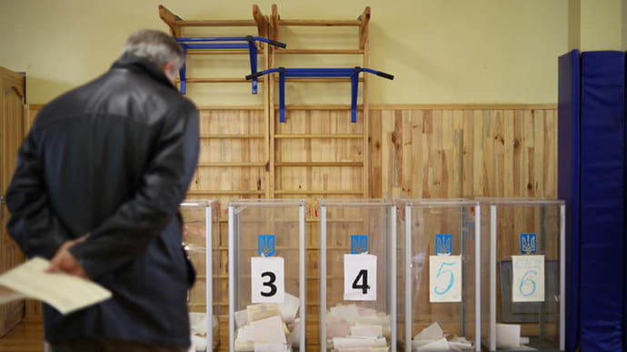 Опора фиксирует первые нарушения на выборах городских голов в воскресенье