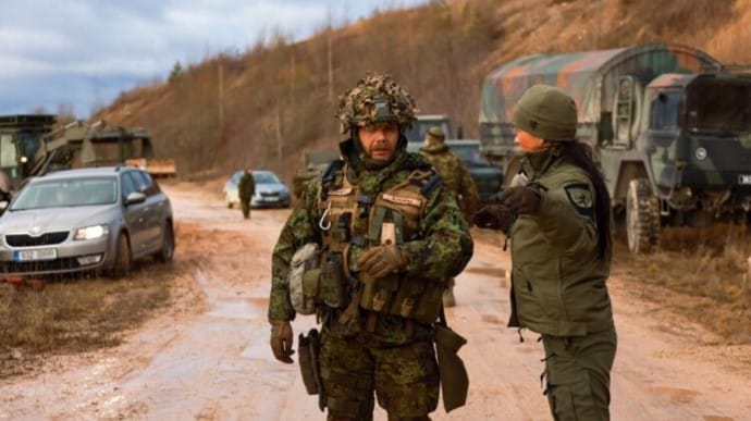 В Эстонии военные начали строить ограждение на границе с РФ