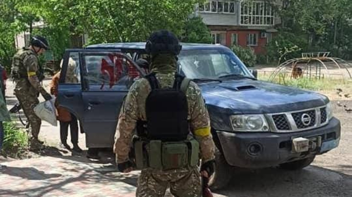 66 людей вмовили й таємно евакуювали з Лисичанська – ОДА