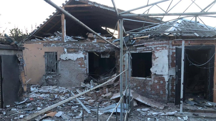 Russians strike Nikopol with artillery fire, damaging 3 private houses