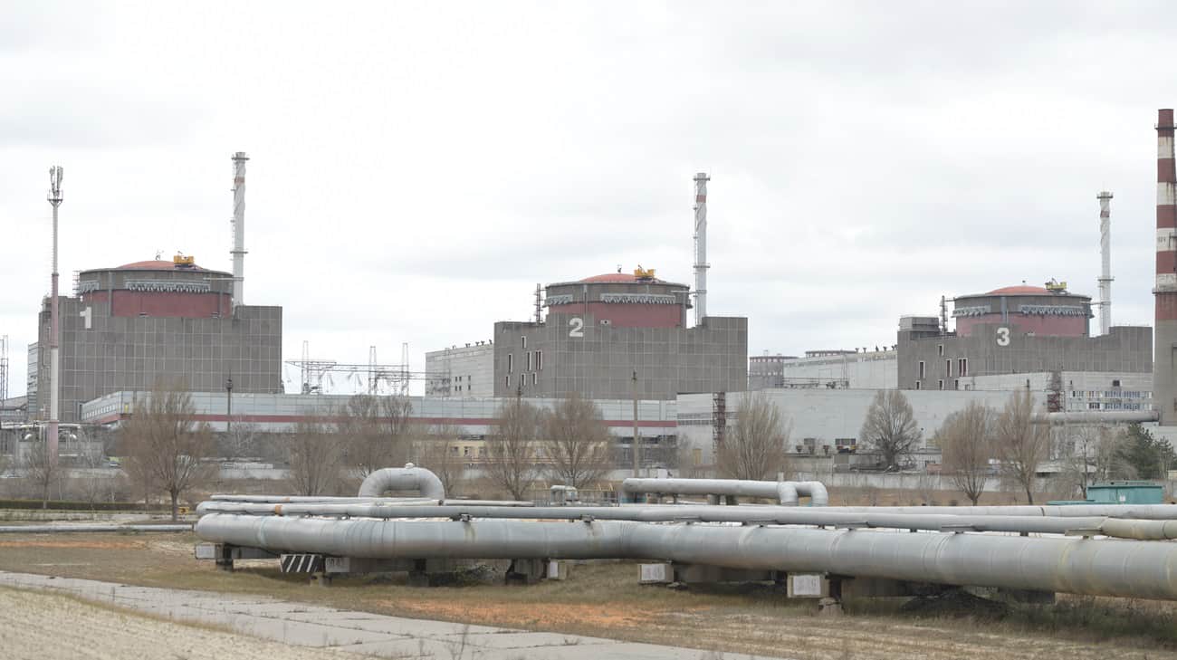 Ukrainian power engineers restore Zaporizhzhia Nuclear Power Plant power supply line