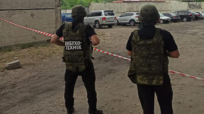 На Луганщині під автівкою співробітника СБУ знайшли предмет, схожий на бомбу