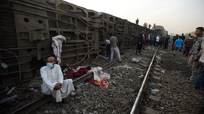 В Египте поезд сошел с рельсов, 11 погибших