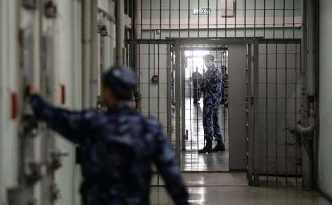Новая газета опубликовала видео пыток в российской колонии