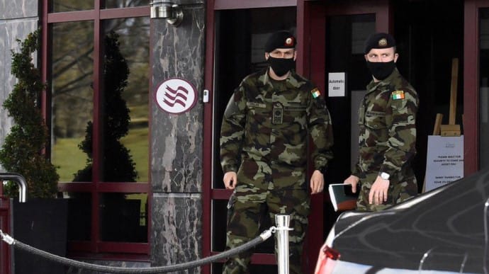 В Ирландии разыскивают двух человек, сбежавших из обязательного карантина в гостинице