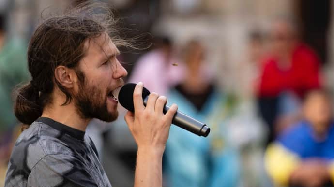 Ukrainians protest in Vienna against far right joining Austrian government