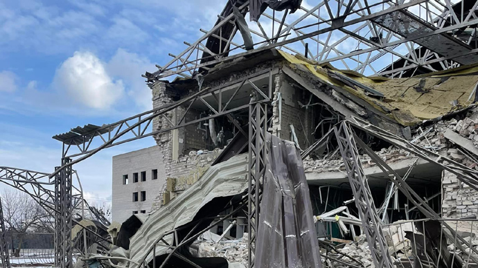Враг уничтожил центральную больницу Изюма – городские власти