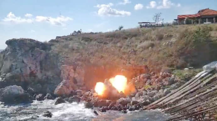 В Болгарии обезвредили мину, которую нашли среди обломков дрона на берегу Черного моря