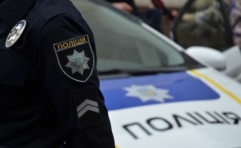 Молодчики устроили стычку с полицейскими на Крещатике – 4 пострадавших