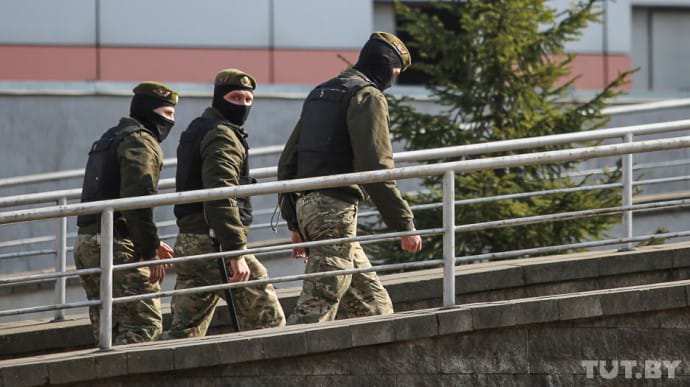 В Беларуси силовики мешают проведению протестной акции, есть задержанные